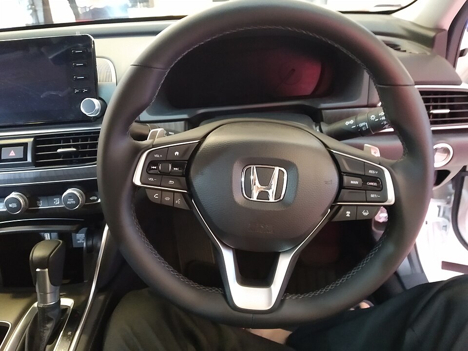 ¿Por qué vibra el volante cuando frenas tu Honda?