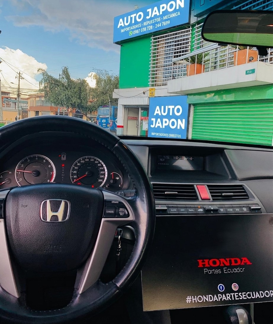 Fachada del local de Auto Japón en Quito